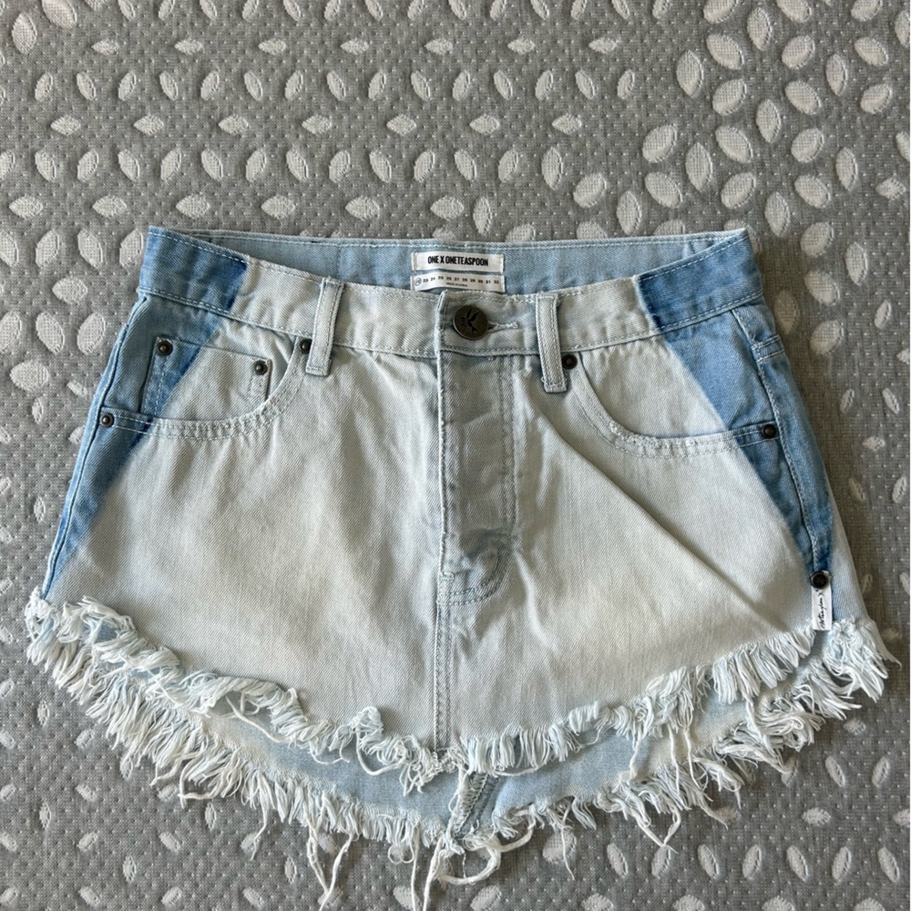 One Teaspoon denim light wash low-rise denim skirt. Multi colored, size 22